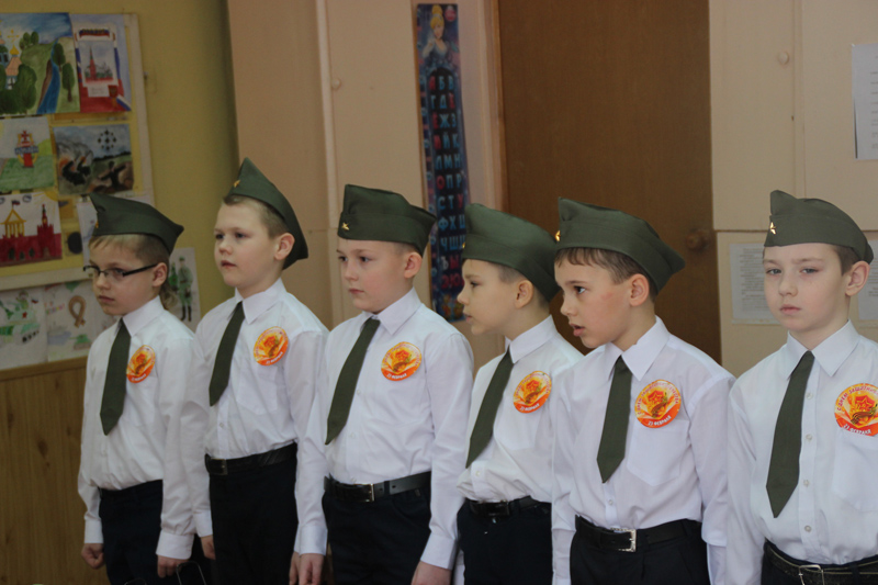 Песни к 9 мая военные для детей. Военная форма в школе. Дети в военной форме. Военная школа. Форма для детей на смотр строя.