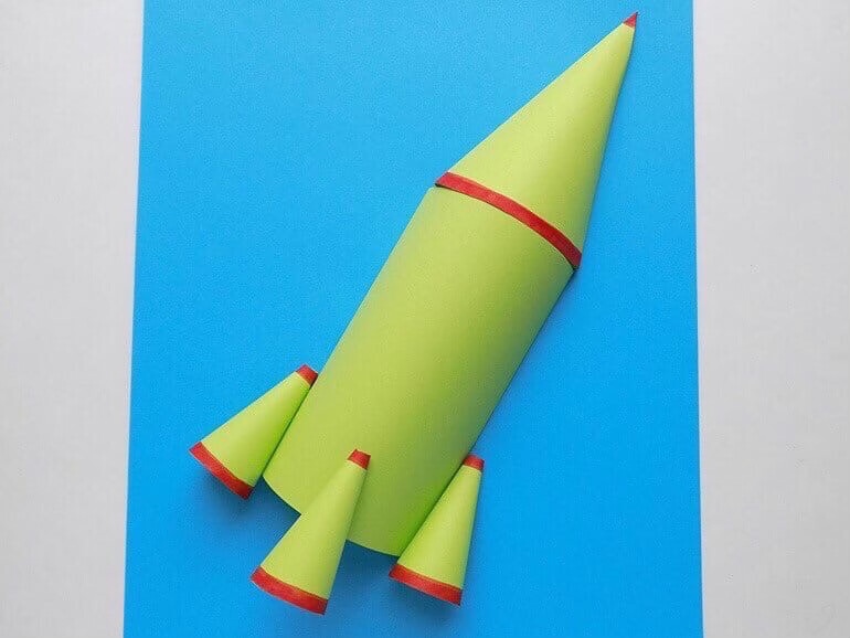 Ракета из цветного картона