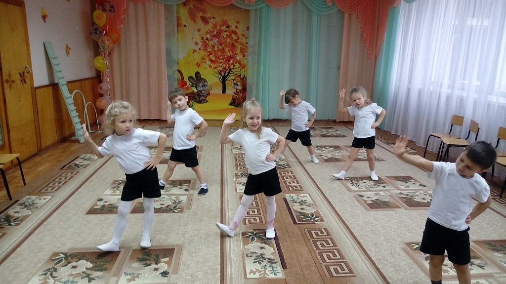 Танец игра младшая группа. Ритмика в ДОУ. Ритмические движения для детей. Музыкально- ритмические движения для детей в детском саду. Музыкально ритмические движения в ДОУ.