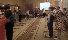 Танец "Ищи" в исполнении детей гр. №9