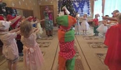 Танец "Лепим снеговиков" в исполнении детей гр.№5