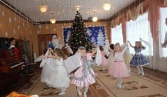 "Белые снежинки" - танец девочек гр.№10