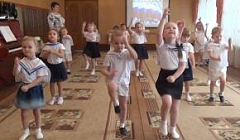 Танец "Бескозырка белая" в исполнении детей гр. №5