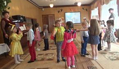Танец "Веснушки" в исполнении детей младшей группы №12
