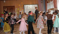 Танец "Урожай" исполняют воспитанники старшей группы №10