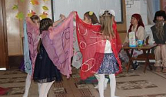 "Танец бабочек" исполняют девочки подготовительной группы №11