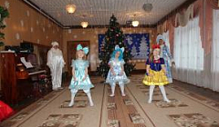 "Танец кукол" исполняют девочки старшей группы №5
