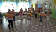 Танец"Гостья осень пришла" в исполнении детей старшей группы №12.