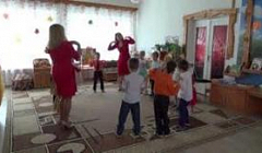 Танец "Колобок" исполняют дети средней группы №2.