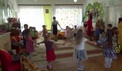 Танец "Колобок" исполняют дети средней группы №6