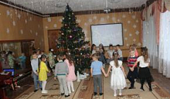 "Рождественский танец" исполняют дети старшей группы №12