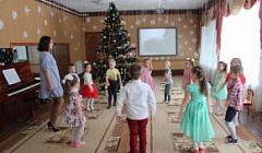 Танец "Зимушка-зима" в исполнении детей старшей группы №3