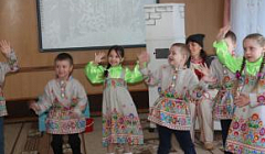 Танец "Елочки-иголочки" исполняют дети подготовительной к школе группы №5