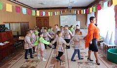 Хоровод "Масленица" водят дети подготовительной к школе группы №5
