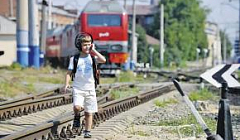 Нахождение в наушниках рядом с железной дорогой опасно для жизни и здоровья