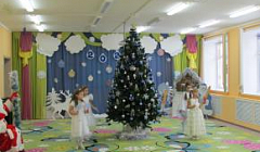 Танец снежинок на новогоднем празднике в подготовительной к школе группе