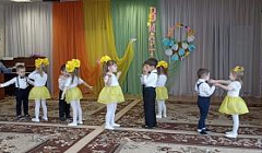 "Танец малышей" - воспитанники младшей группы№6