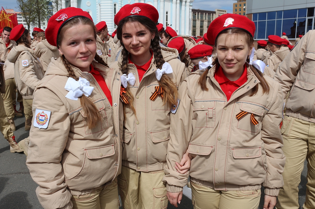 Юнармия акции. Юнармия Калининград парад. Юнармейская форма для девочек. Юнармейская форма на девушках.