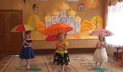 Танец с зонтиками в ис исполнении детей гр №8; муз. рук: Серганова Р.А.