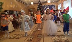 "Новогодний танец" в исполнении детей гр №2