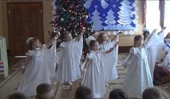Танец "Младенец Иисус" в исполнении девочек  гр №9; муз. рук:Серганова Р.А.