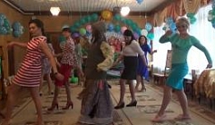 Танцуют родители подг. гр №2